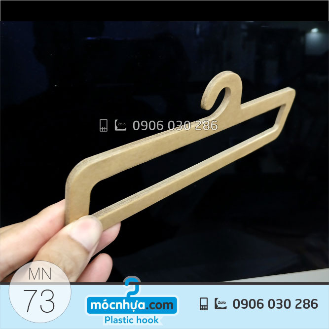 Sản-xuất-Móc-treo-hàng-chất-liệu-giấy